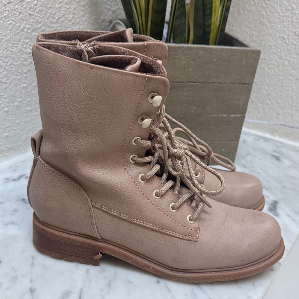 B.O.C. Women's Lace-Up Ankle Boots - Tan